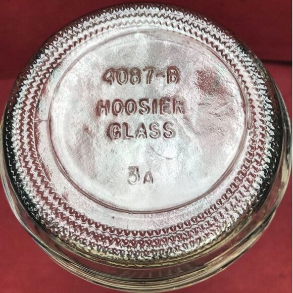 Vintage Gorgeous clear ribbed vase for your home, or office - Picture 3 of 6